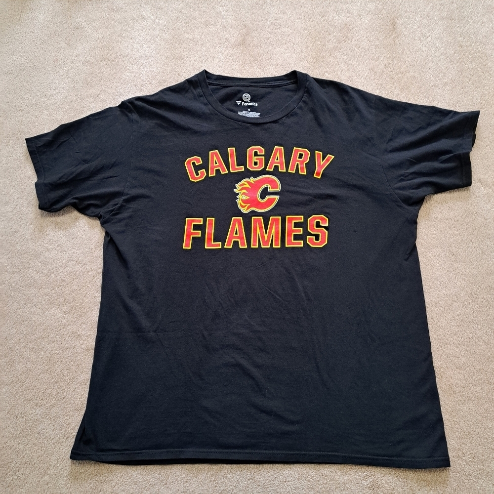 Calgary Flames T Shirt Men's Size XL NHL Fanatics Cotton Black Red Yellow
